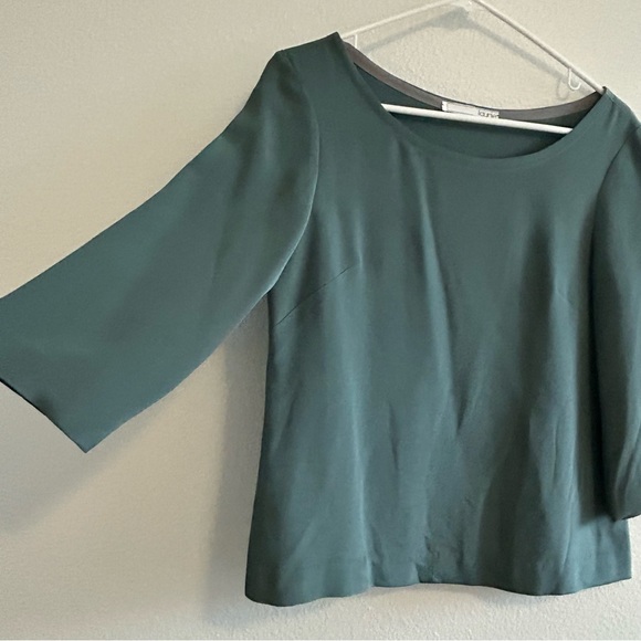 Elegant Forest Green Blouse - Picture 2 of 3